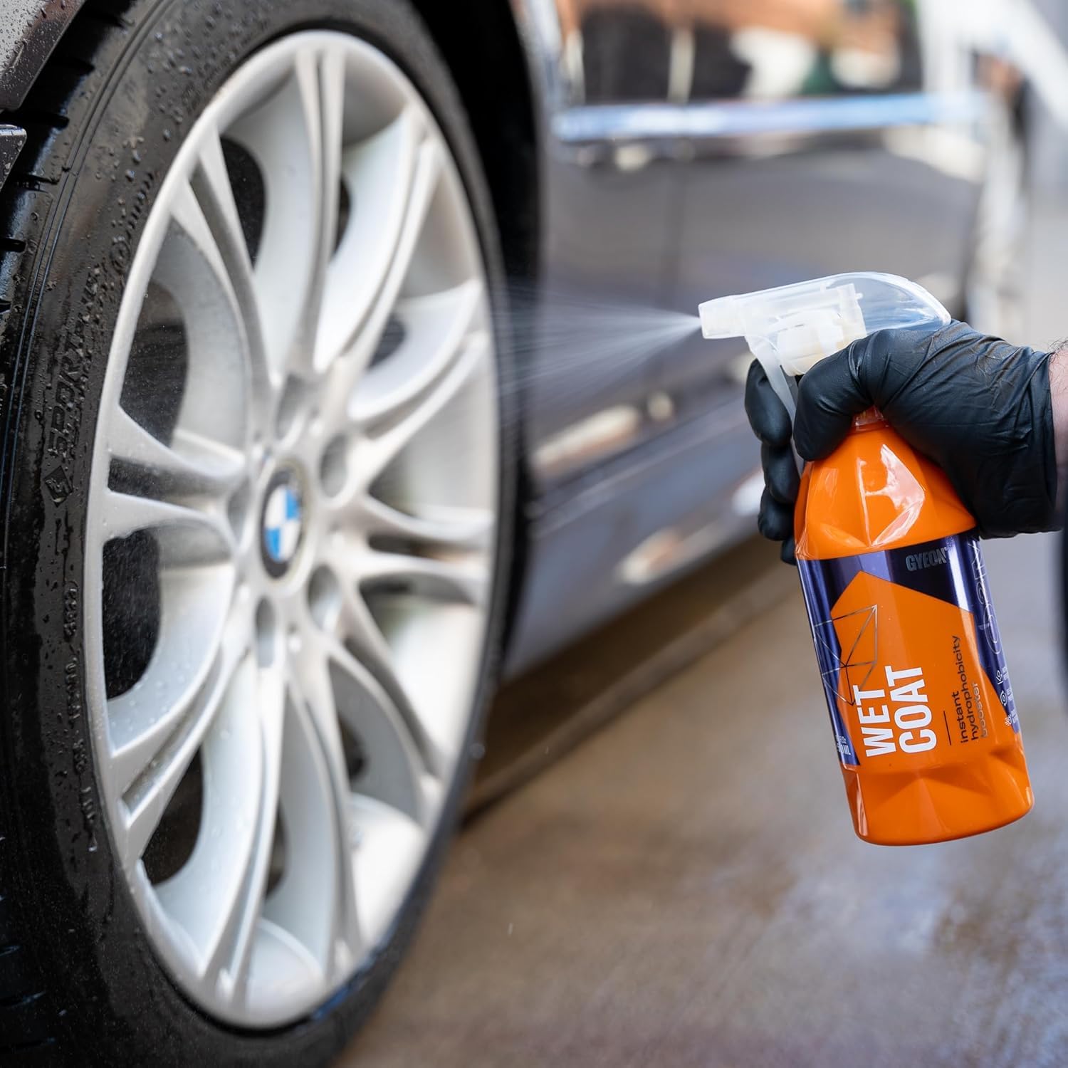 GYEON wet coat rinsing panel with clear water beading for improved repellency