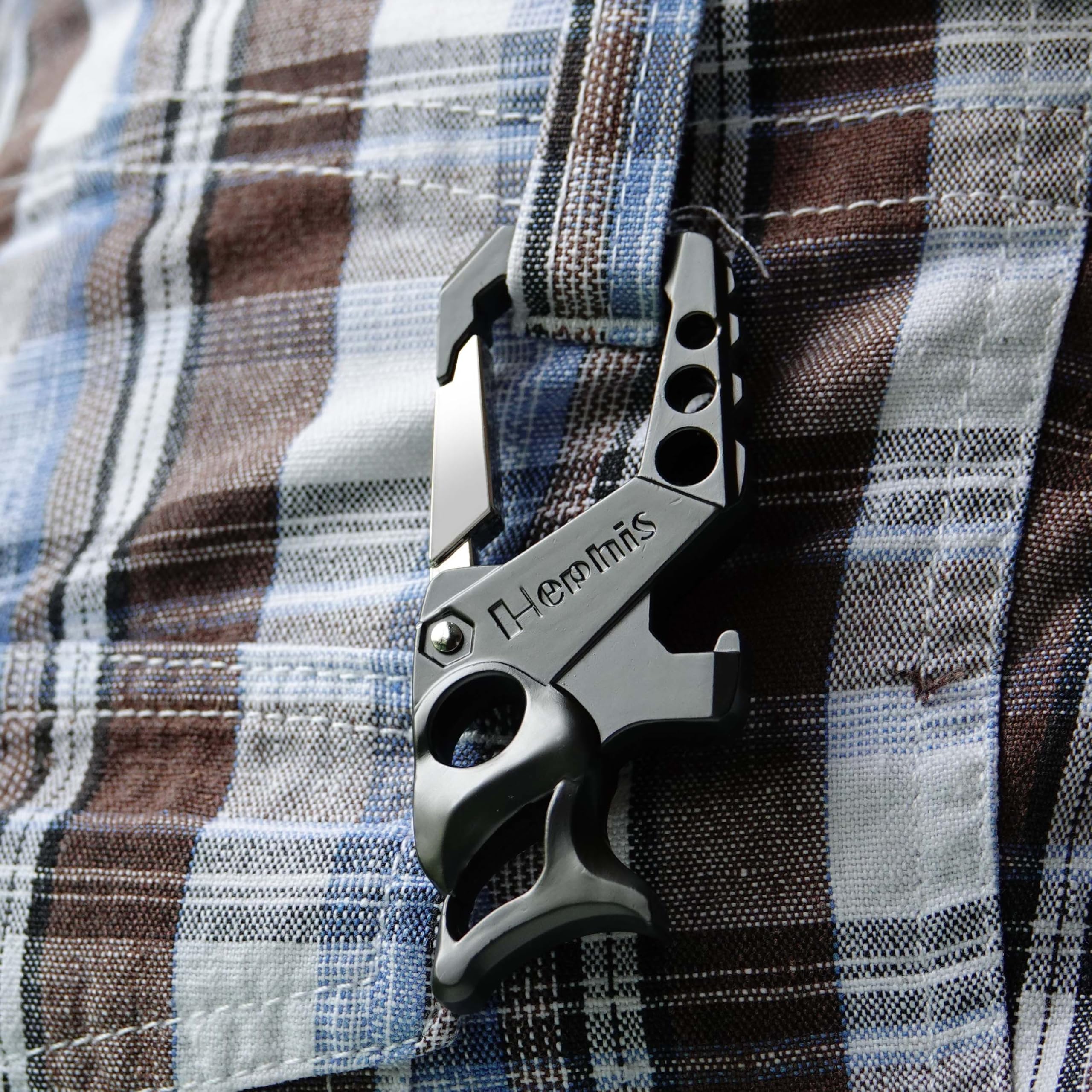 Hephis close-up of ergonomic skull grip demonstrating comfortable handling and control