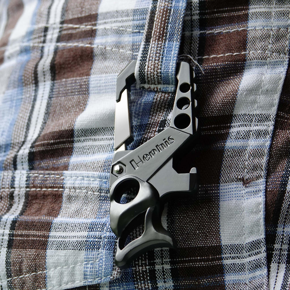 Hephis close-up of ergonomic skull grip demonstrating comfortable handling and control