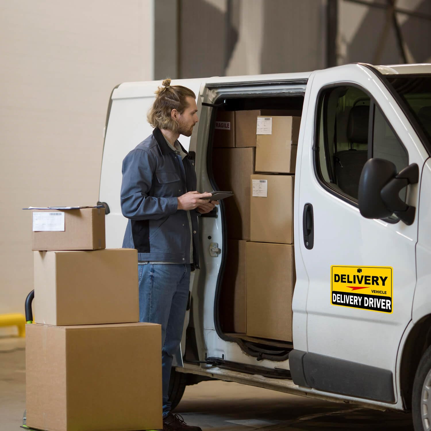 Hozodusi magnets on a delivery vehicle in action improving visibility for customers