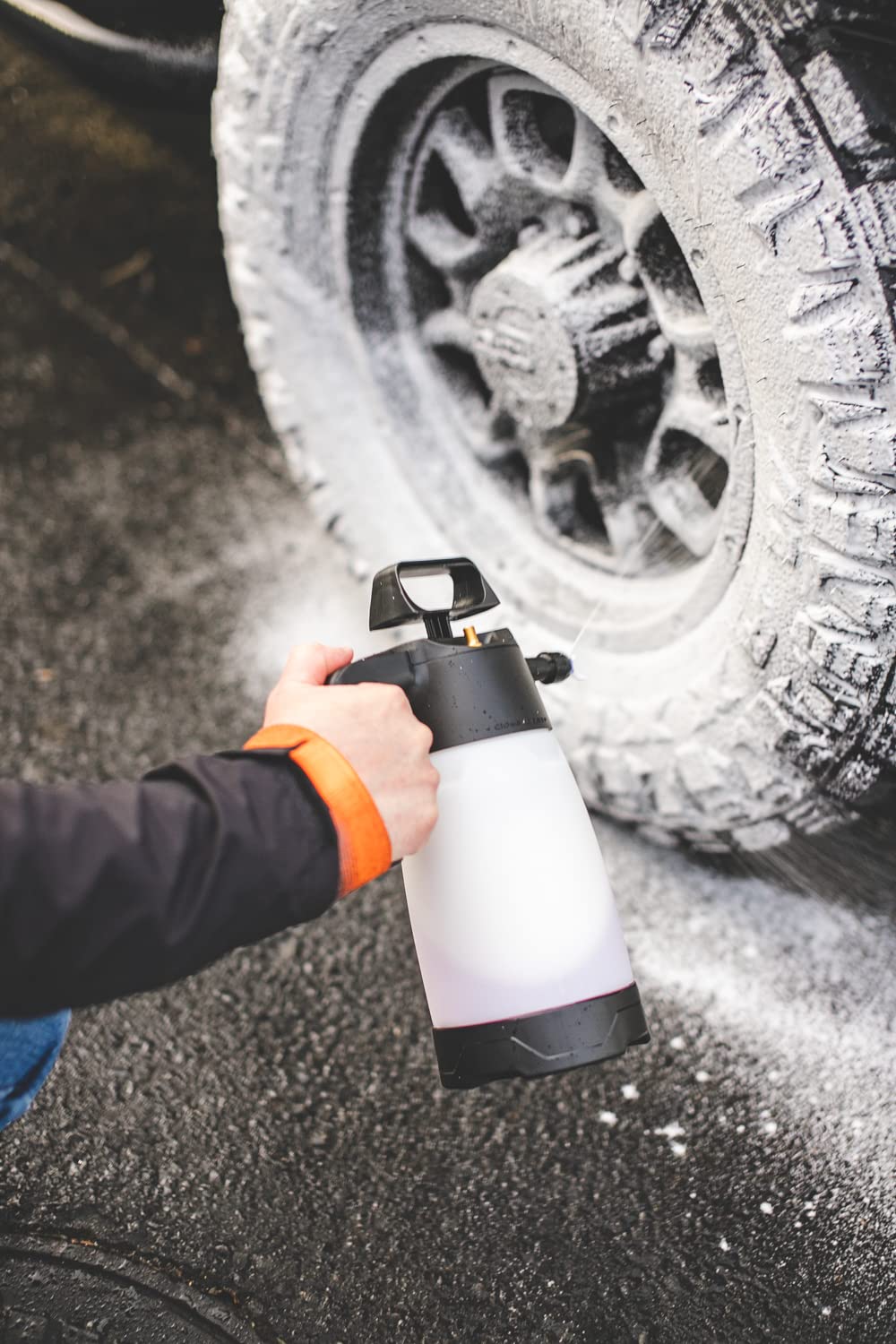 IK FOAM Pro Schrader valve connection demonstrating compressor use benefit