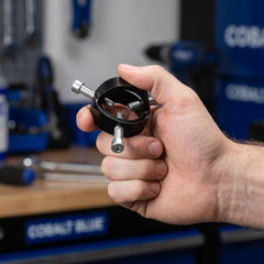 JECOMPRIS detail of locking screws enabling secure, centered extraction