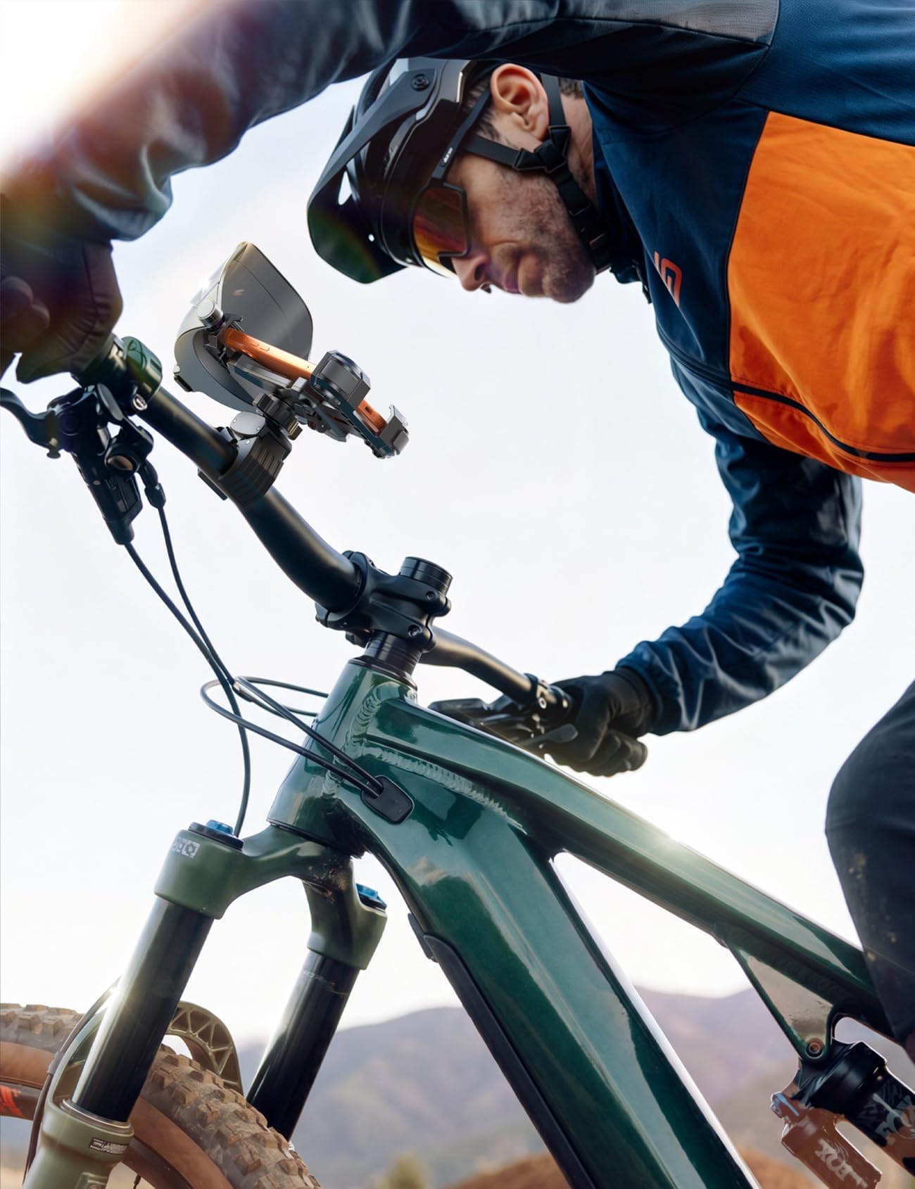 JOYROOM clamp detail on handlebar demonstrating secure, non-marking silicone grip