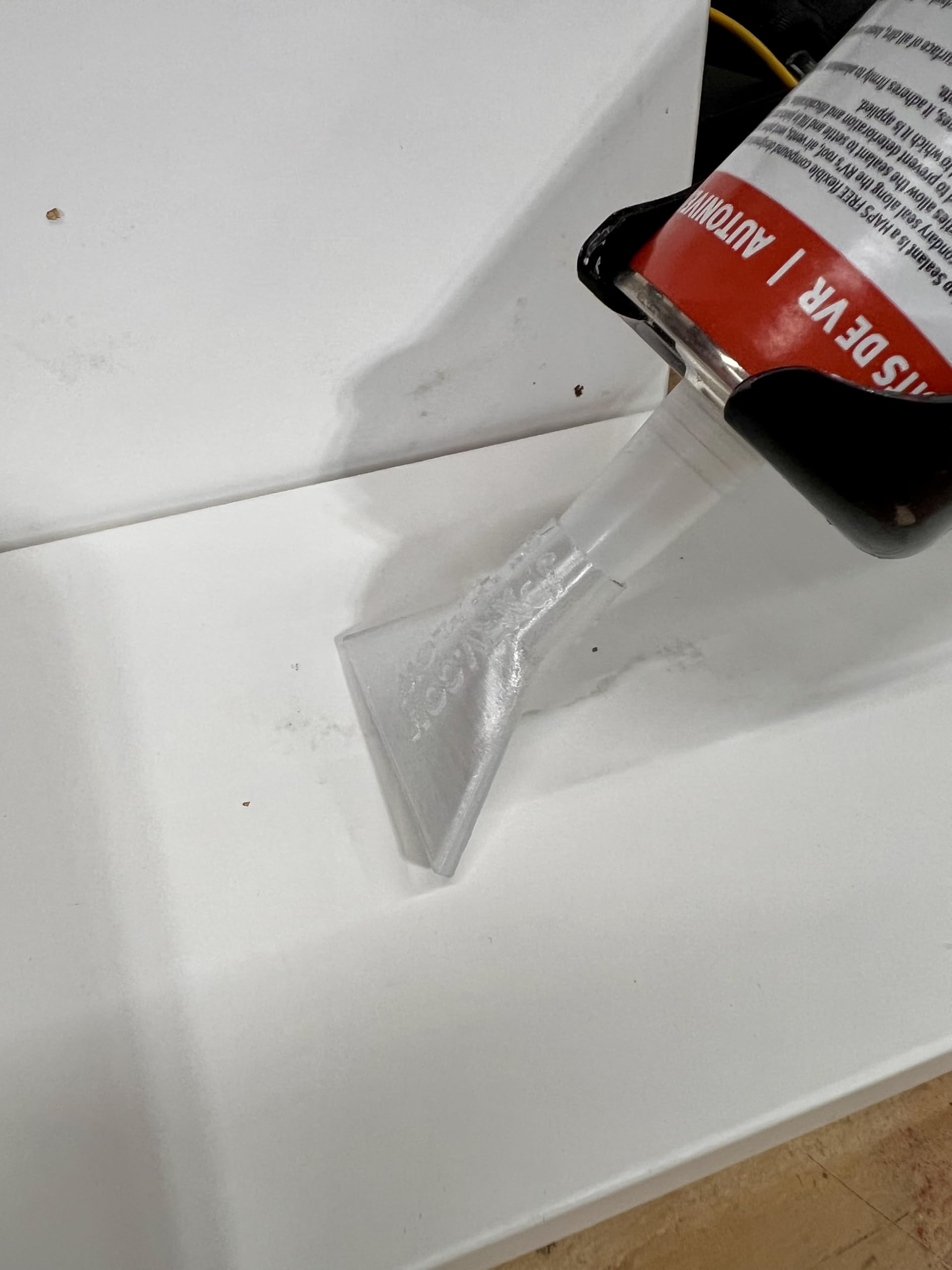 JPX RV producing a wide, smooth sealant bead in use, speeds application