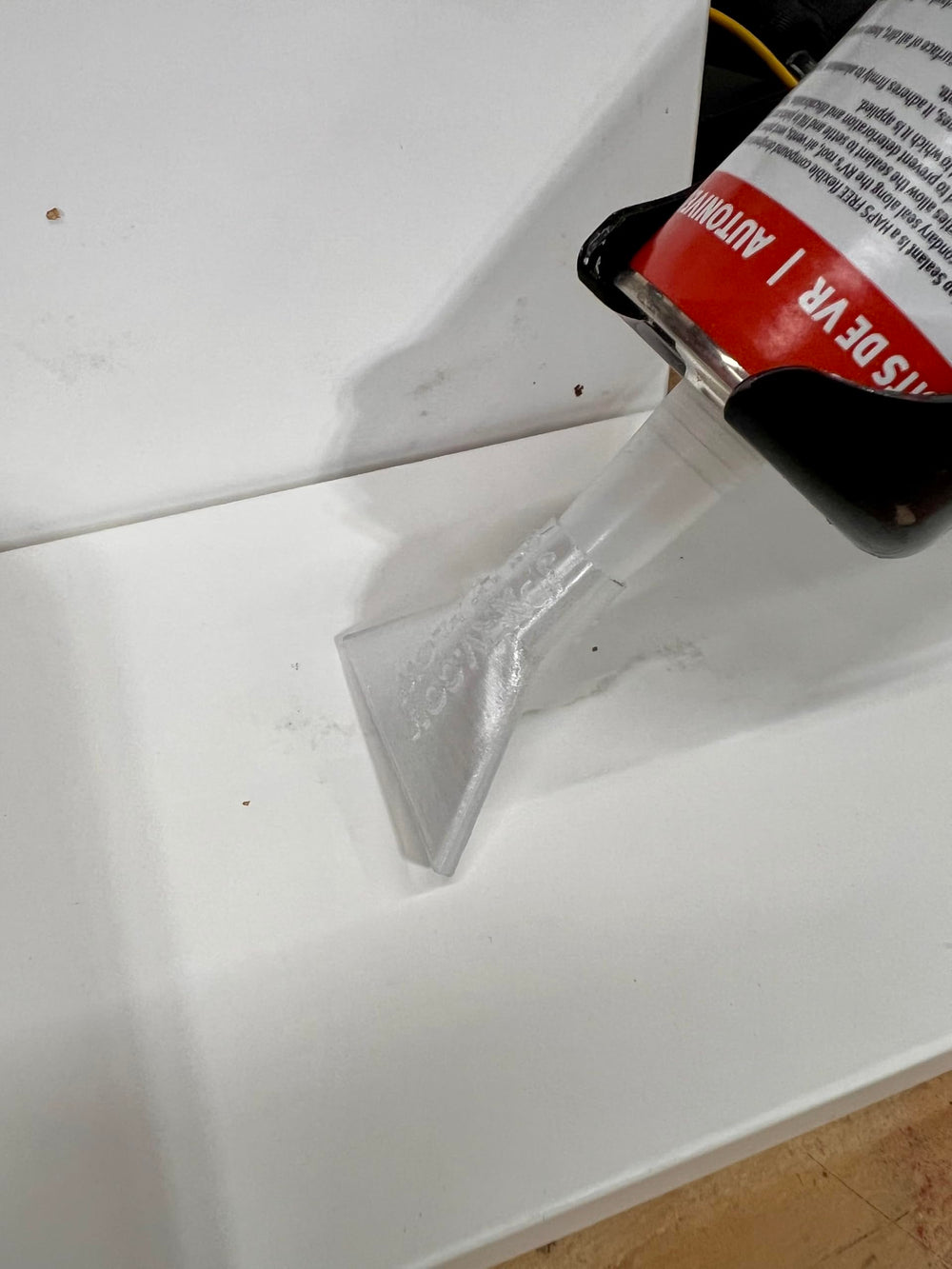 JPX RV producing a wide, smooth sealant bead in use, speeds application