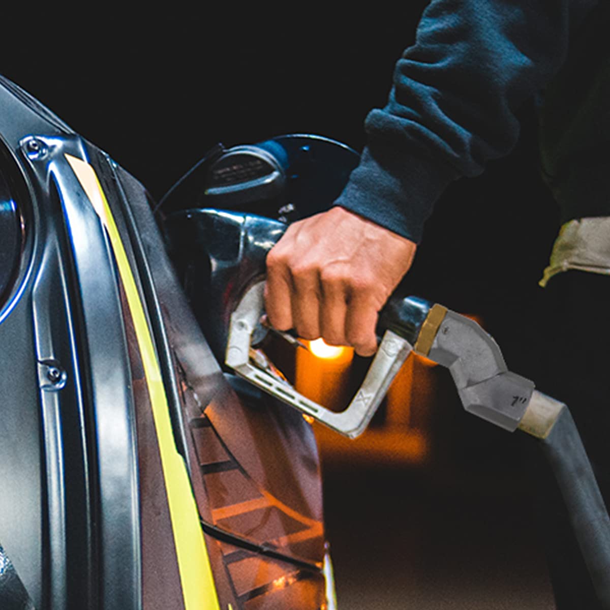 kalageen in outdoor fueling scene showing practical use and reduced hose twisting benefit
