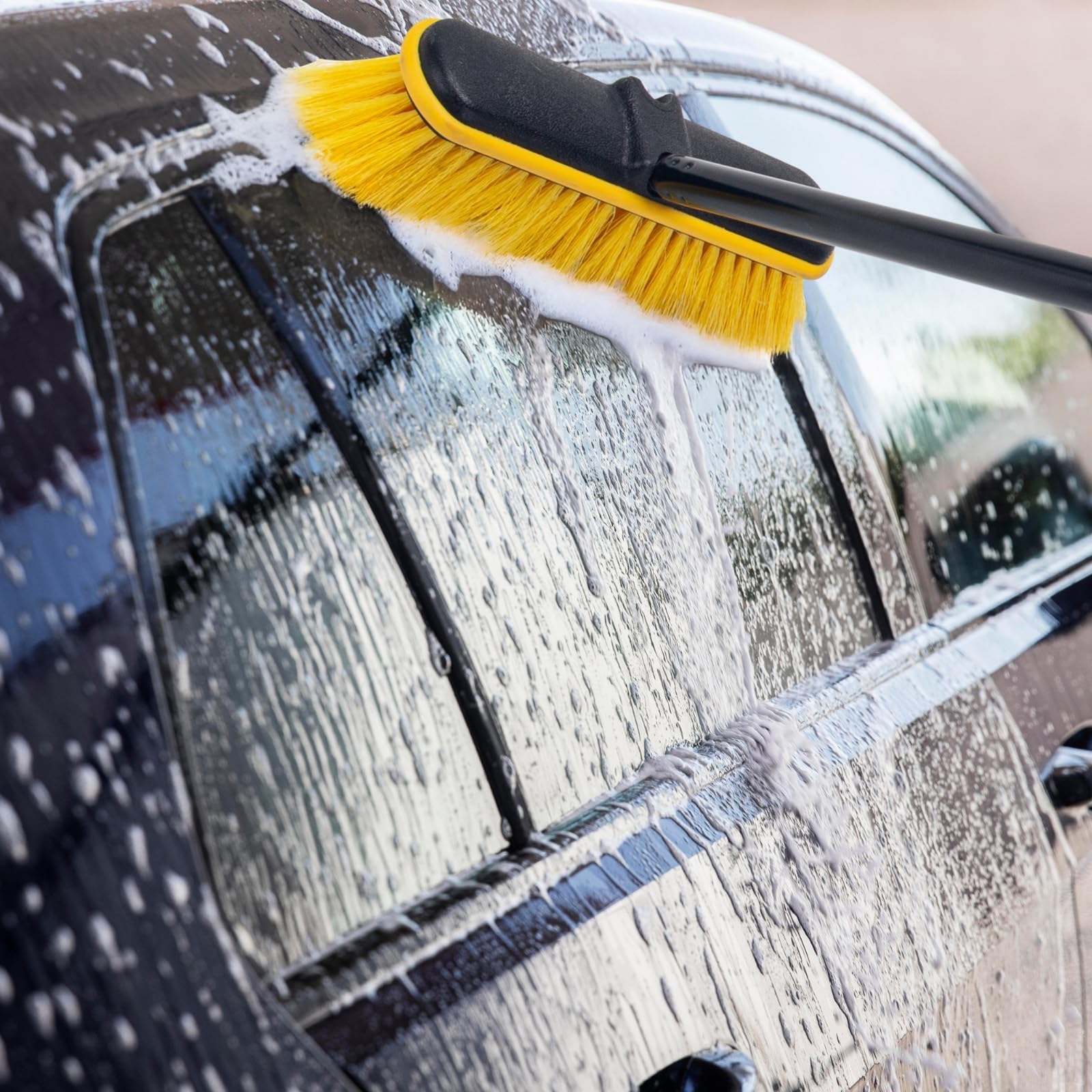 KeFanta cleaning wheel and grille showing effective dirt removal