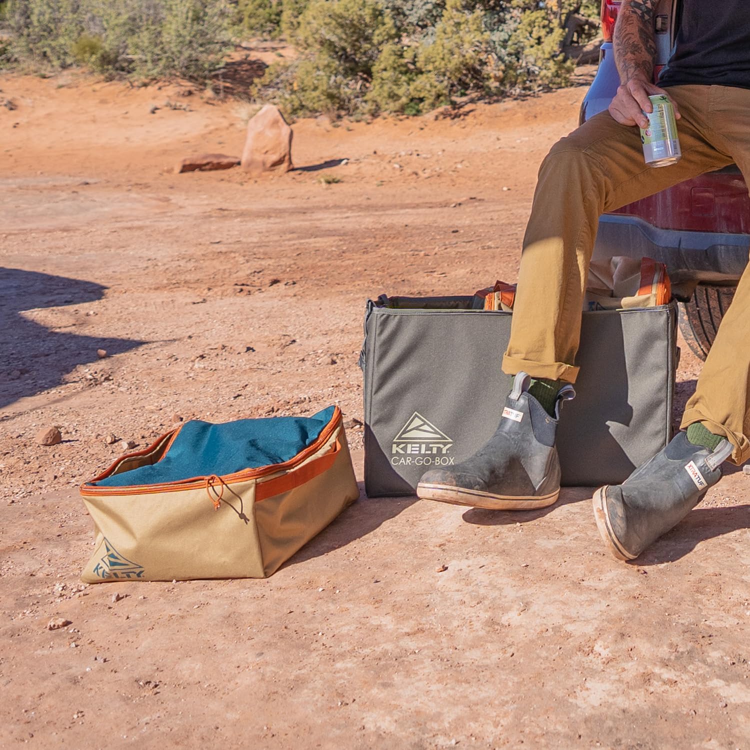 Kelty 600D fabric texture close-up highlighting rugged resistance