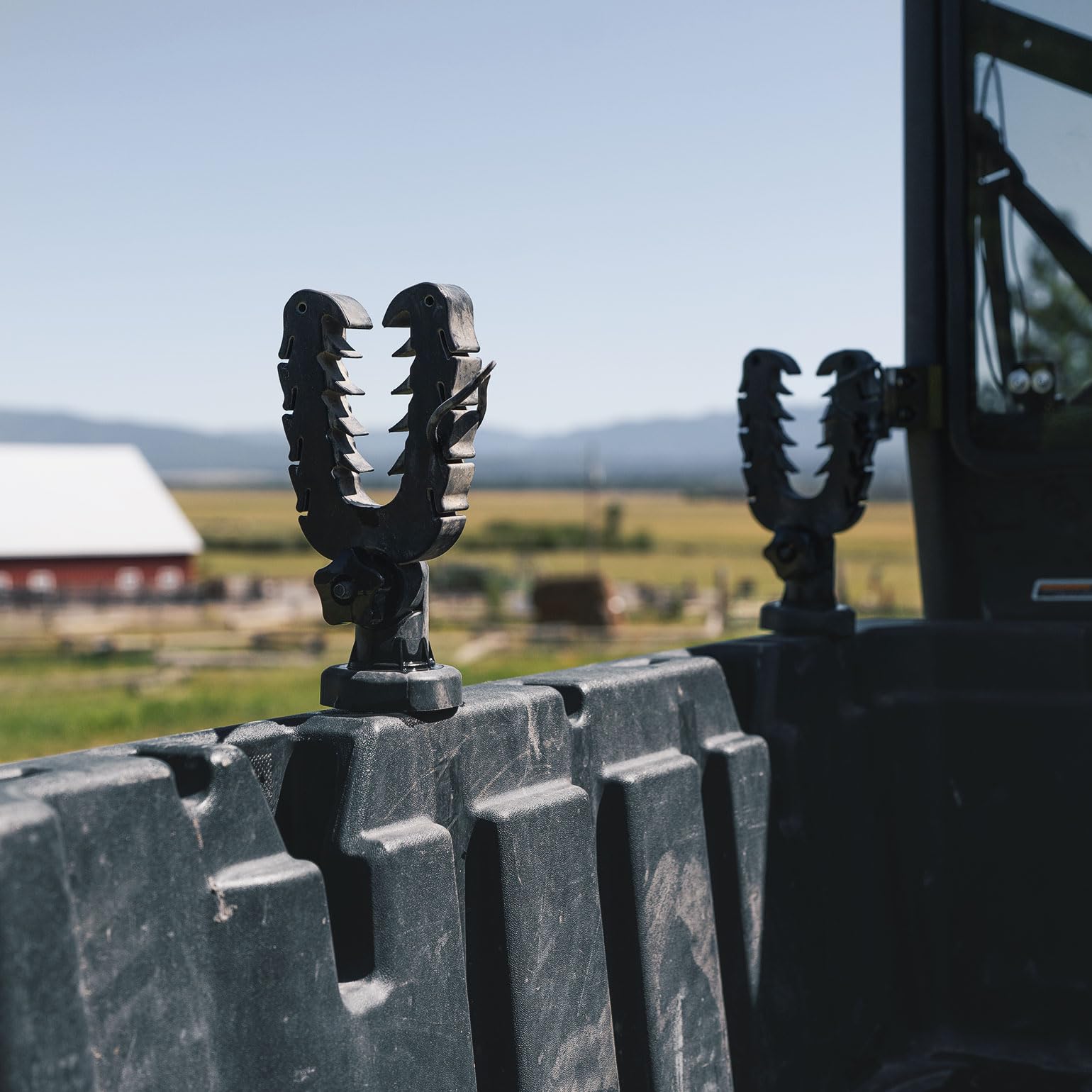 KEMIMOTO installation hardware and tie-down tools for quick fit