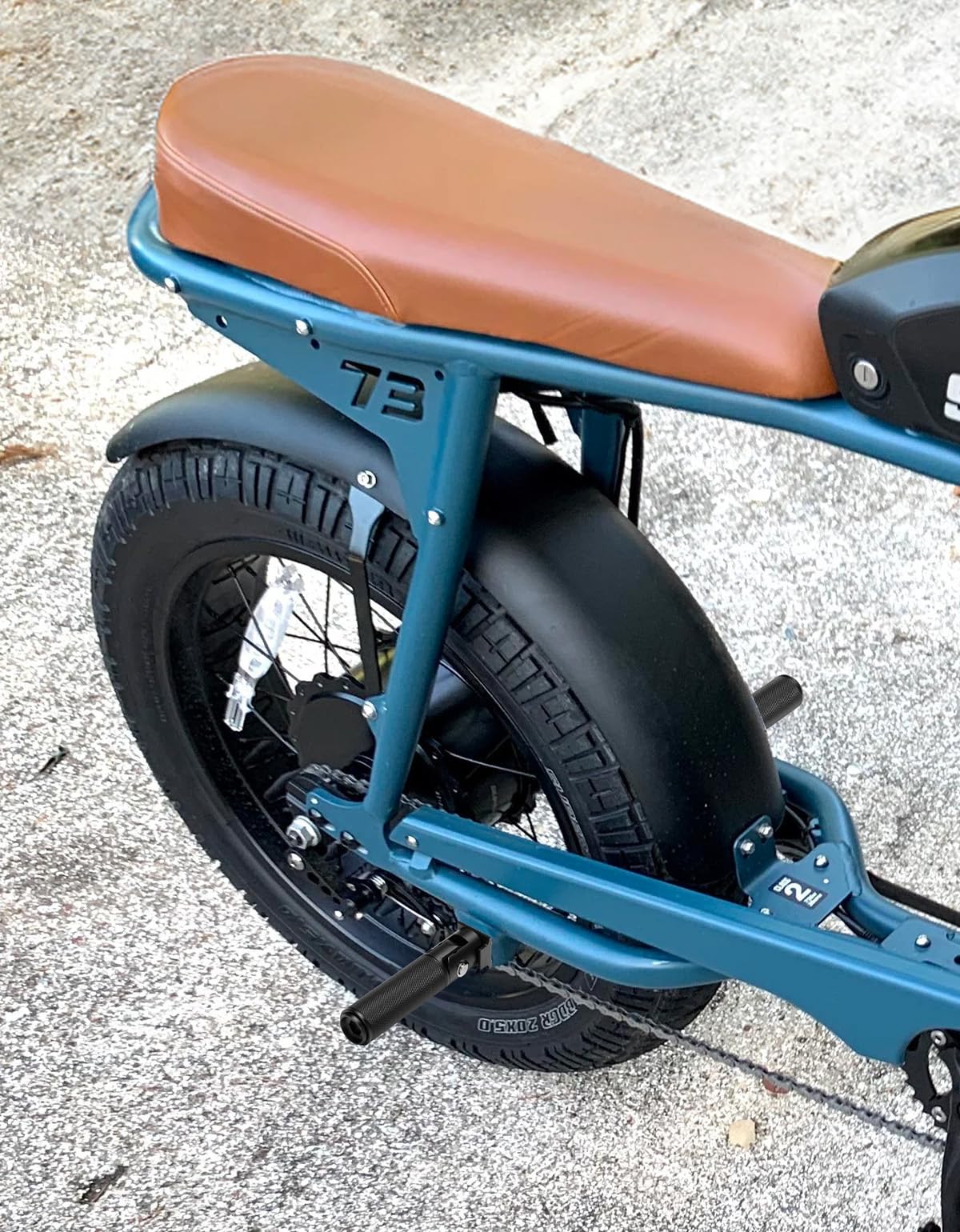 KEMIMOTO passenger using peg lifestyle shot for added riding comfort