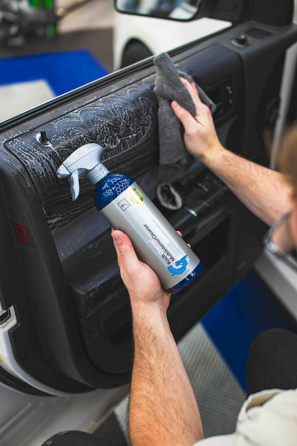 KOCHCHEMIE cleaning a dashboard illustrating streak-free finish
