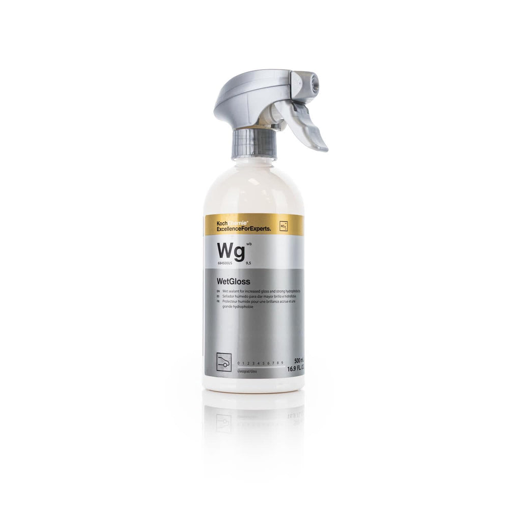 KOCHCHEMIE spray being applied to wet car paint, demonstrating easy rinse-on application
