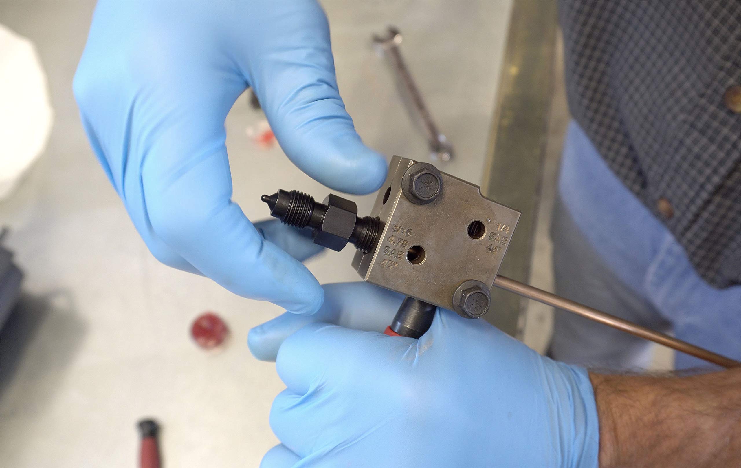 Lisle 33260 clamp close-up displaying vise assembly that secures tubing without marring