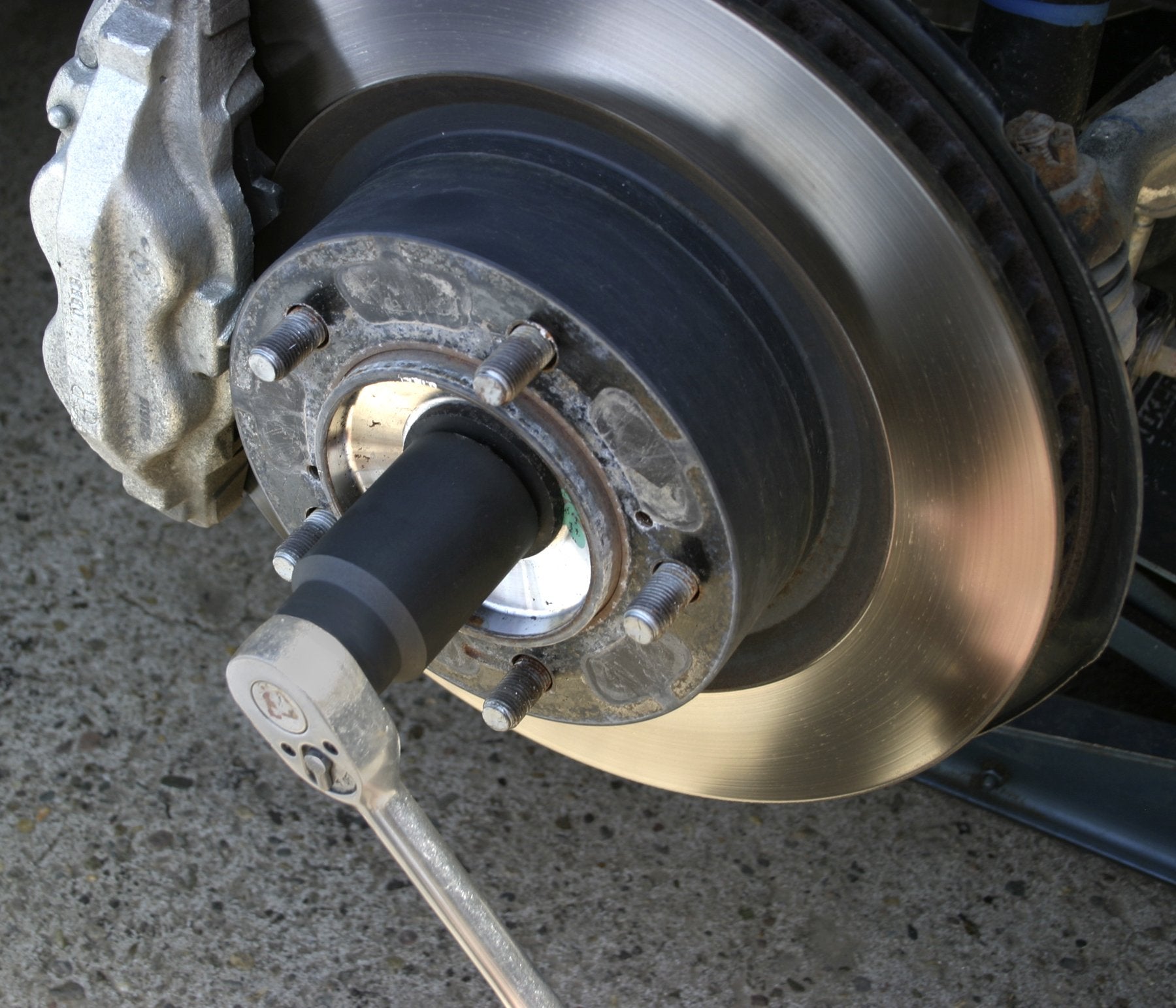 Lisle 39650 inside depth closeup showing extra-deep profile for axle clearance