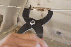 Lisle 44220 close-up of tool tip demonstrating precise cable release