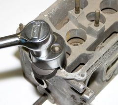 Lisle 71200 close-up of gripping holes on tool, enabling secure extraction of broken studs