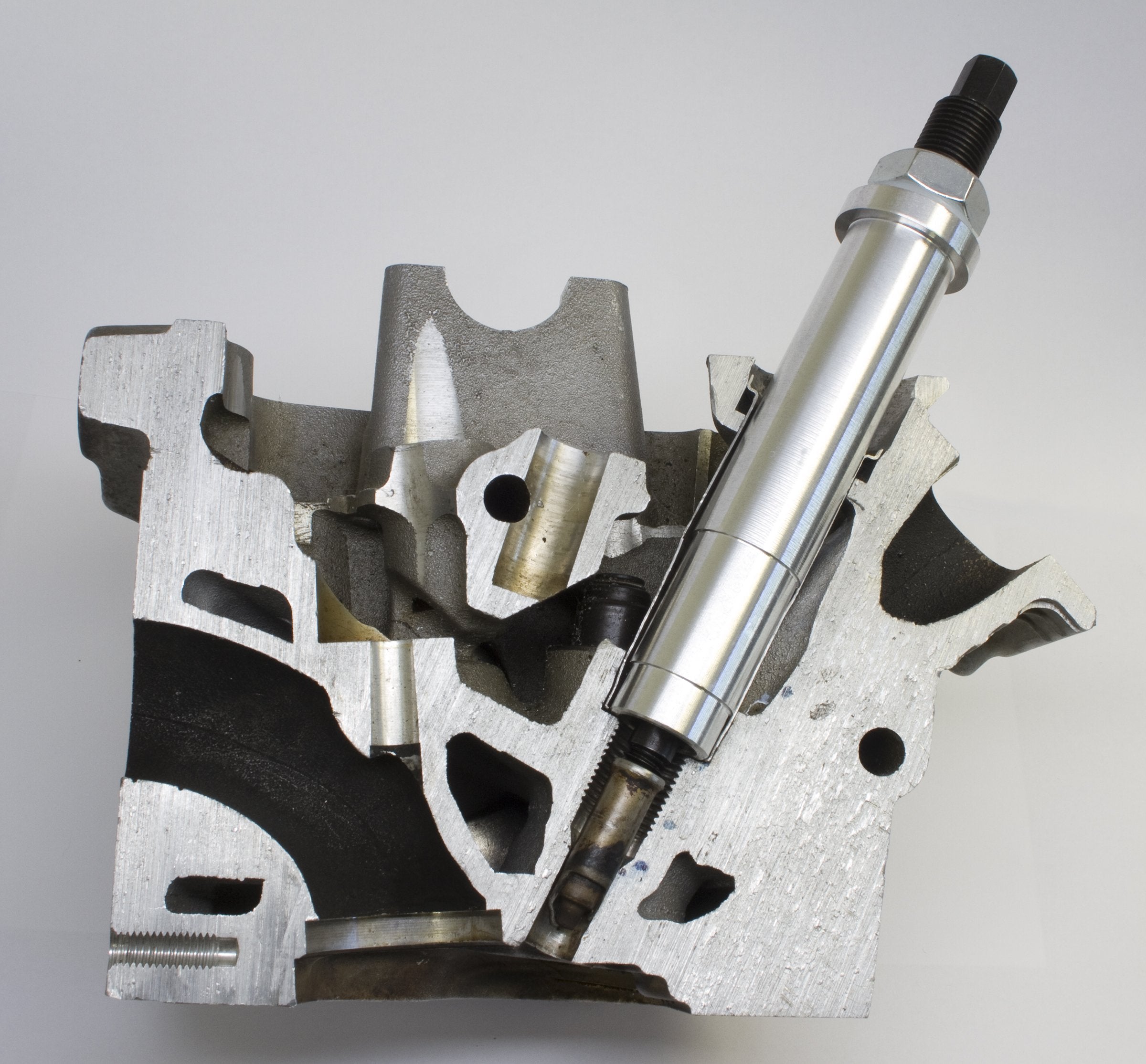 Lisle blow molded case organizing tools and protecting kit in workshop