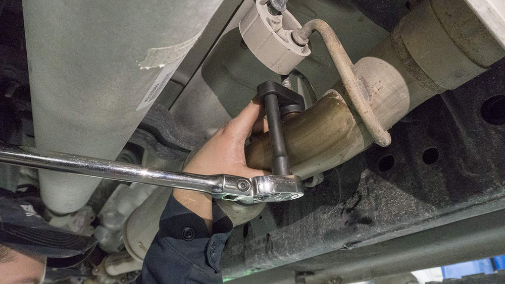 Lisle in use on EcoDiesel engine demonstrating clearance and accessibility advantage