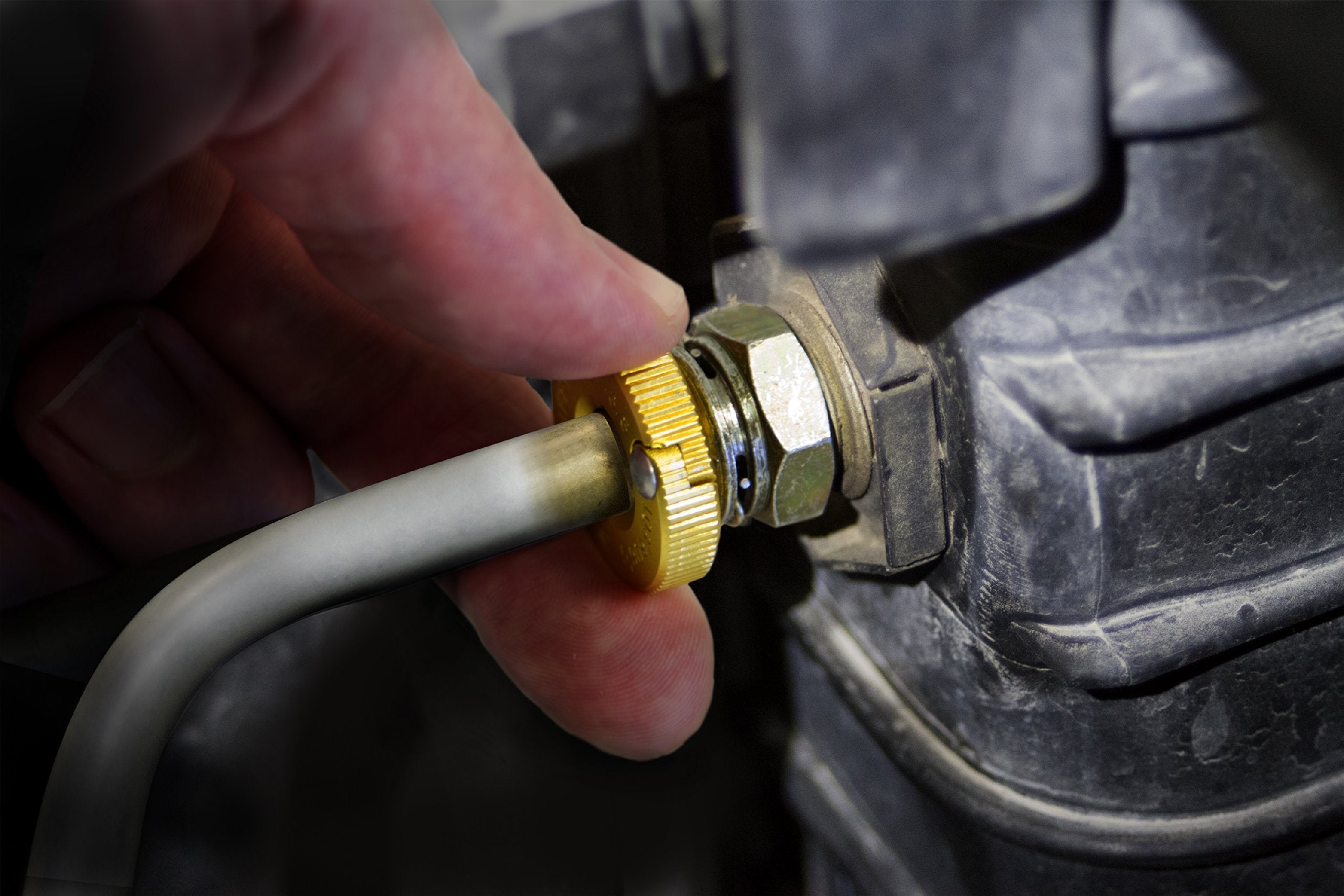 Lisle tool in use on Jiffy-Tite fitting demonstrating fast, damage-free disconnect benefit