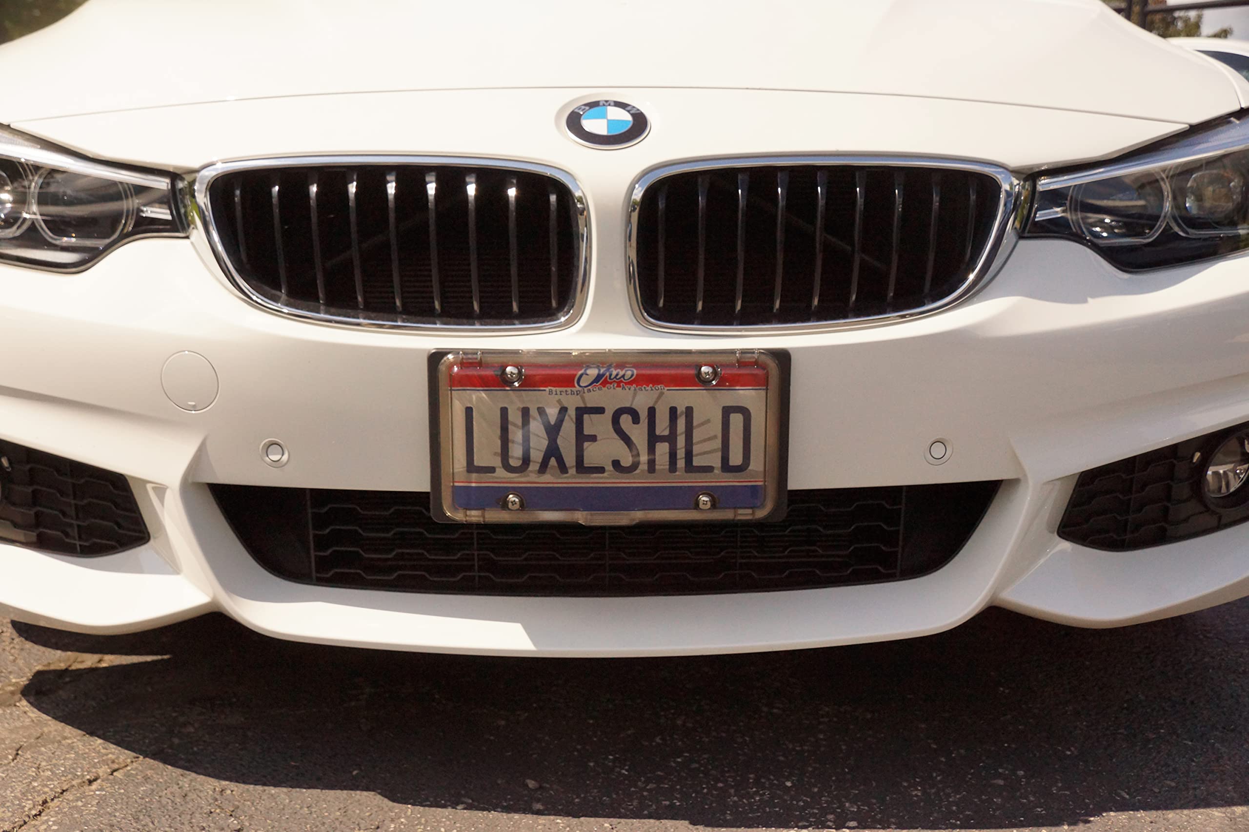 Luxe Shield material texture showing UV-resistant polycarbonate for long-lasting clarity benefit