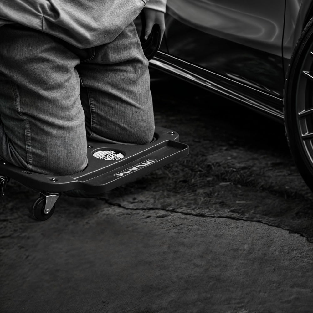 M-AUTO five swivel casters detail demonstrating smooth multi-directional movement