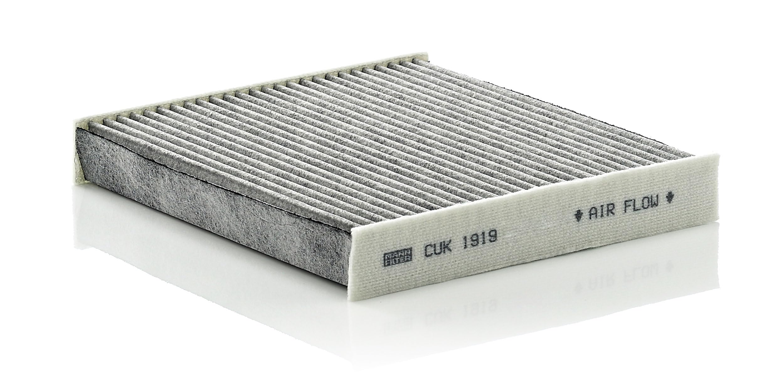 MANN-FILTER CUK 1919 side profile highlighting pleat depth for extended filtration