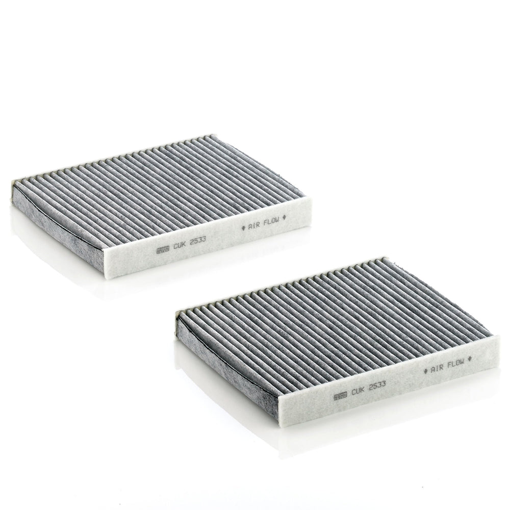 Mann Filter media close-up highlighting filtration layers and clarity benefit