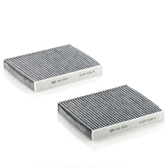 Mann Filter media close-up highlighting filtration layers and clarity benefit