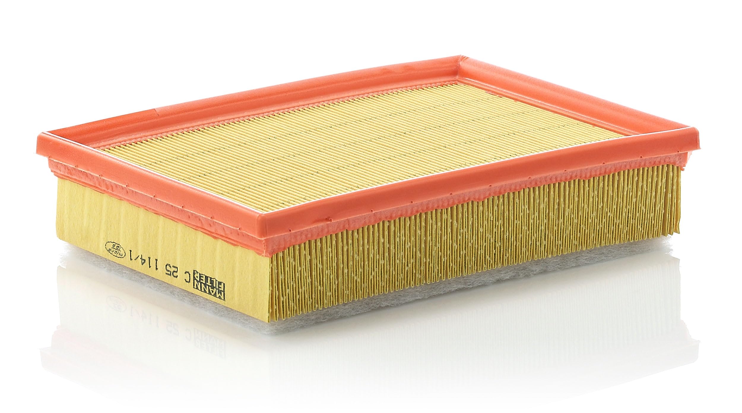 Close-up of Mann Filter pleats and embossed paper showing durable pleat stability and efficient filtration