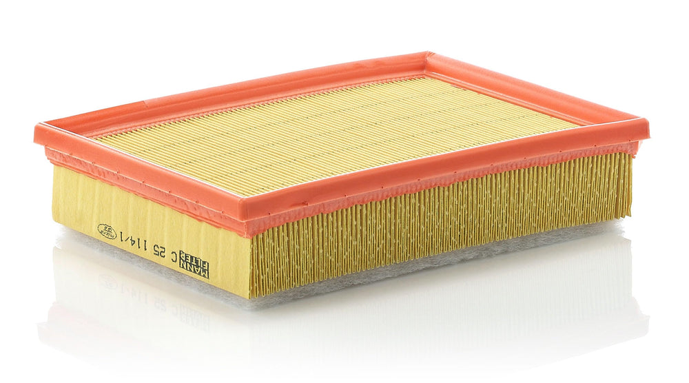 Close-up of Mann Filter pleats and embossed paper showing durable pleat stability and efficient filtration