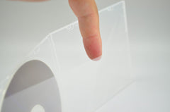 Maxtek slim case close-up of push-hub and polypropylene detail protecting disc