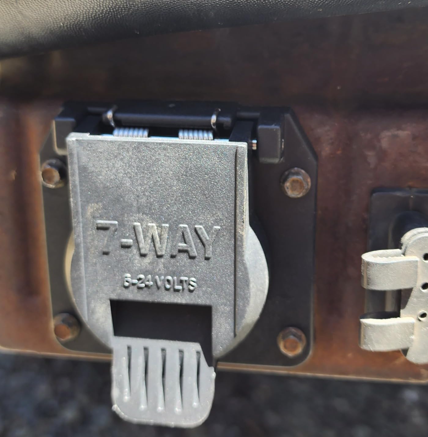 MECMO terminal layout and label view for correct wiring alignment