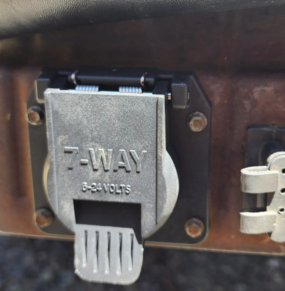 MECMO terminal layout and label view for correct wiring alignment
