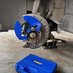 Mhot forcing screw detail showing heat-treated thread for strong pushing force