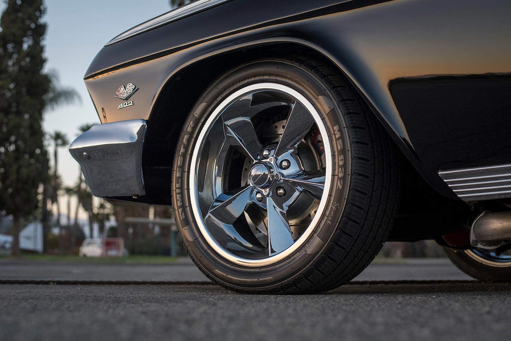 Milestar MS932 tread close-up highlighting siping and grooves for improved traction