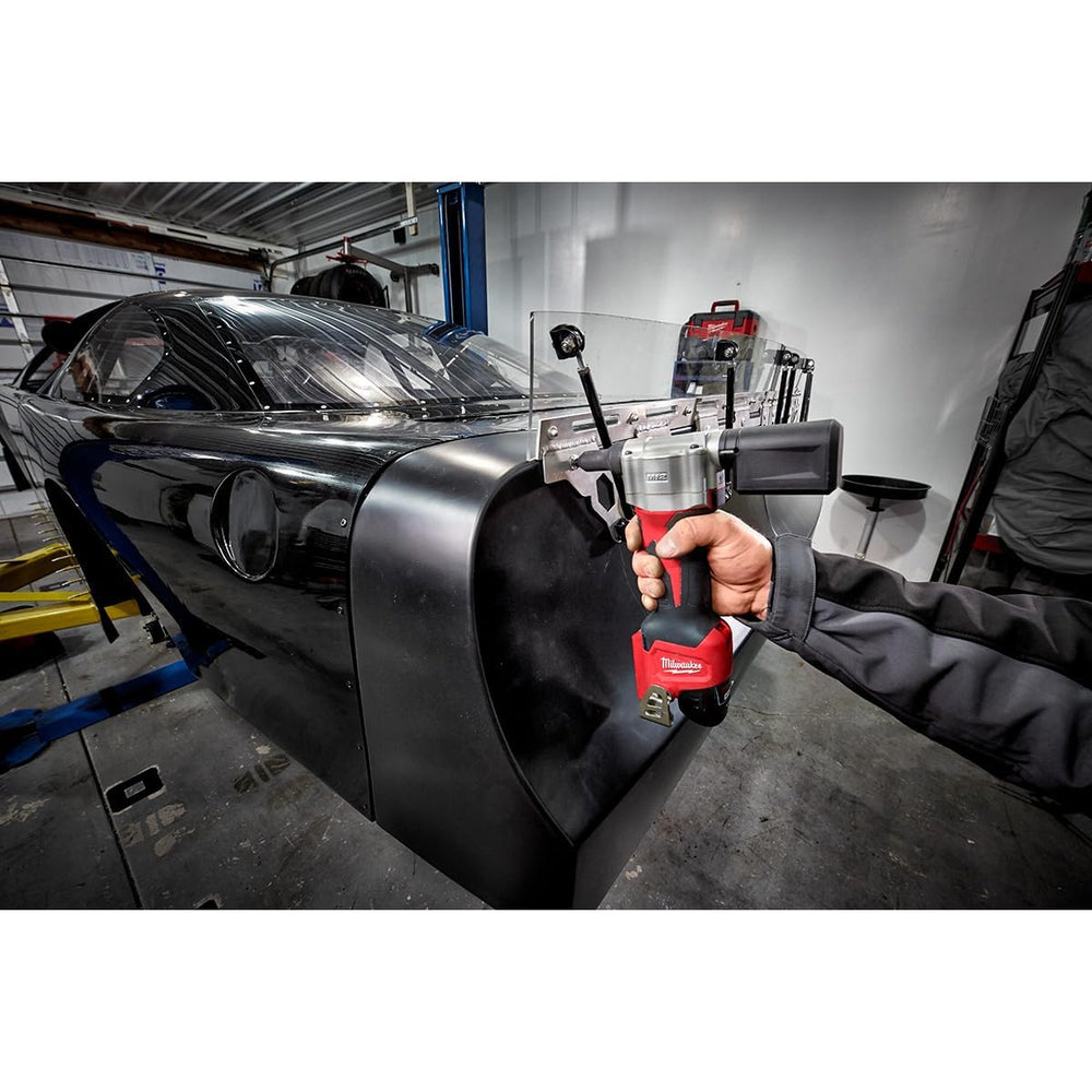 Milwaukee 2550-20 close-up of nosepiece for changing rivet sizes quickly