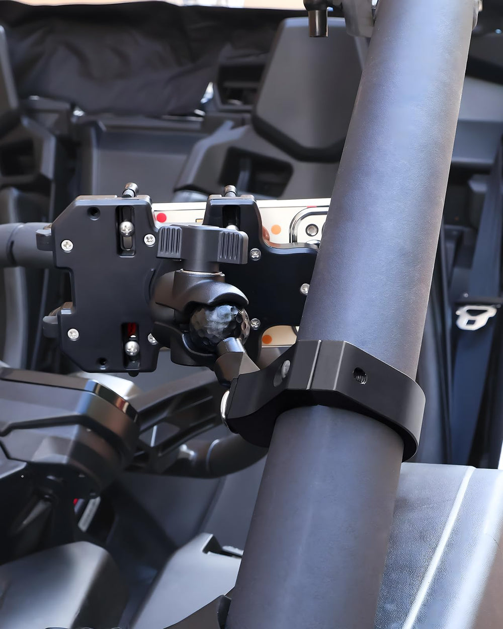 MOMI RAC GP lifestyle shot on UTV trail illustrating stable phone access in use