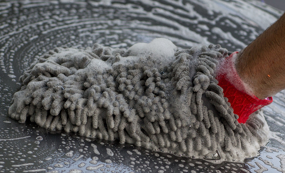 MOTHERS chenille mitt inner lining detail highlighting soft interior and gentle paint protection