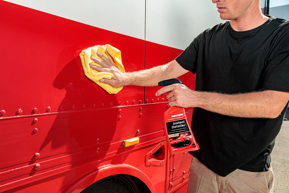 Mothers cap and pour detail illustrating easy dispensing and storage