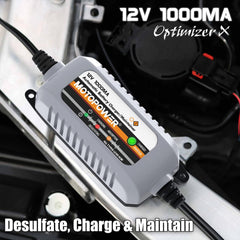 MOTOPOWER close-up LED indicator displaying charge status for quick monitoring