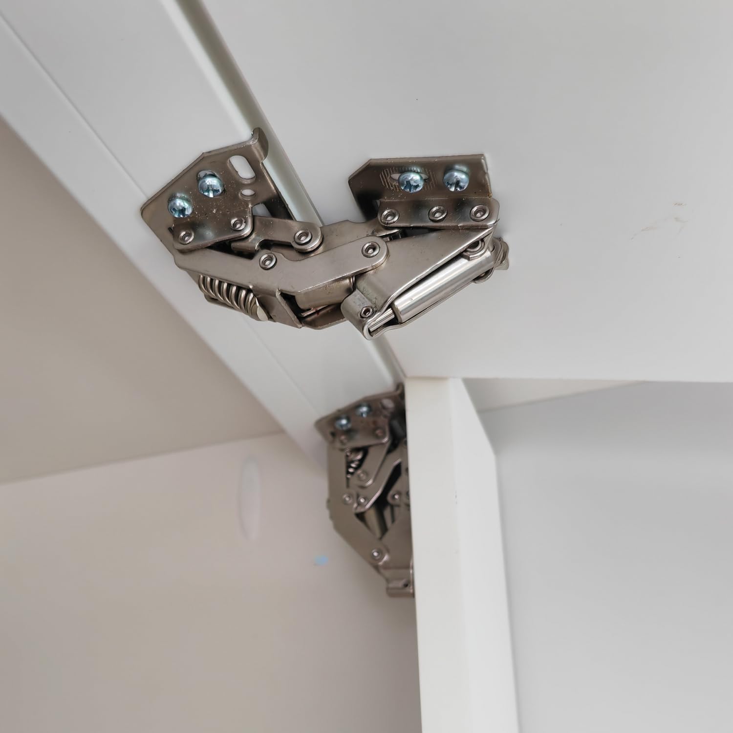 MTSmart close-up of hydraulic buffer, gives quiet controlled closures