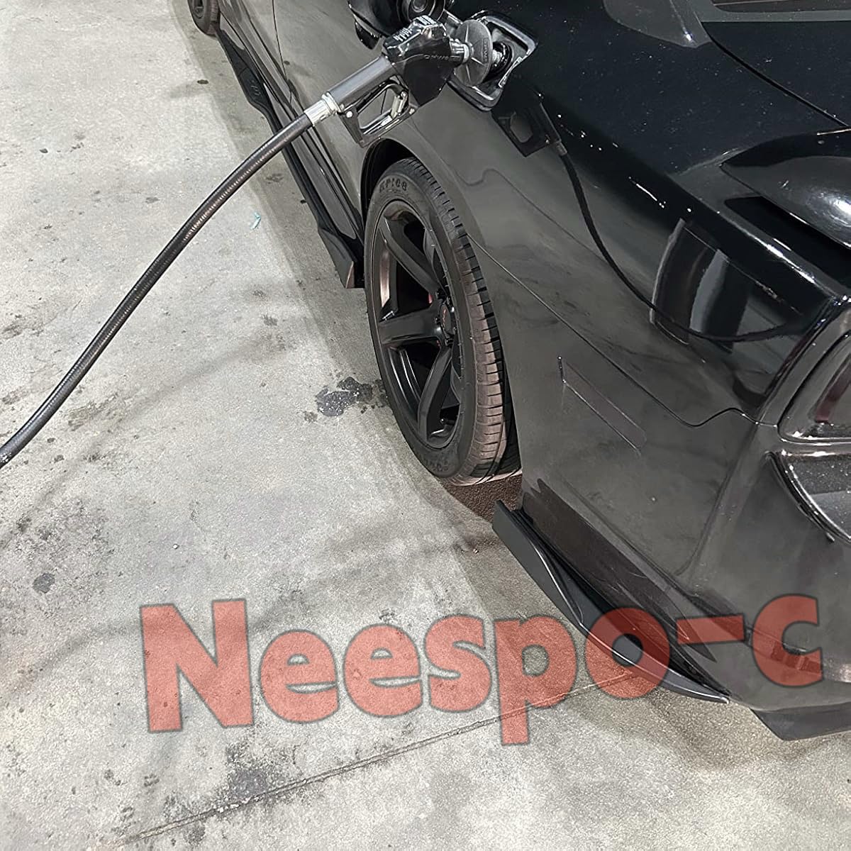 NeespoC material finish under light showing smooth surface and heat resistance