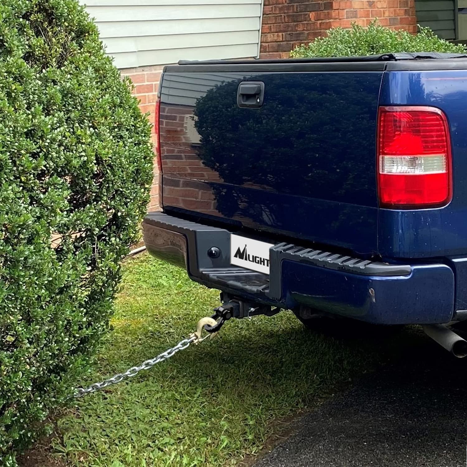 Nilight in-use vehicle recovery scene demonstrating high-strength towing capability benefit