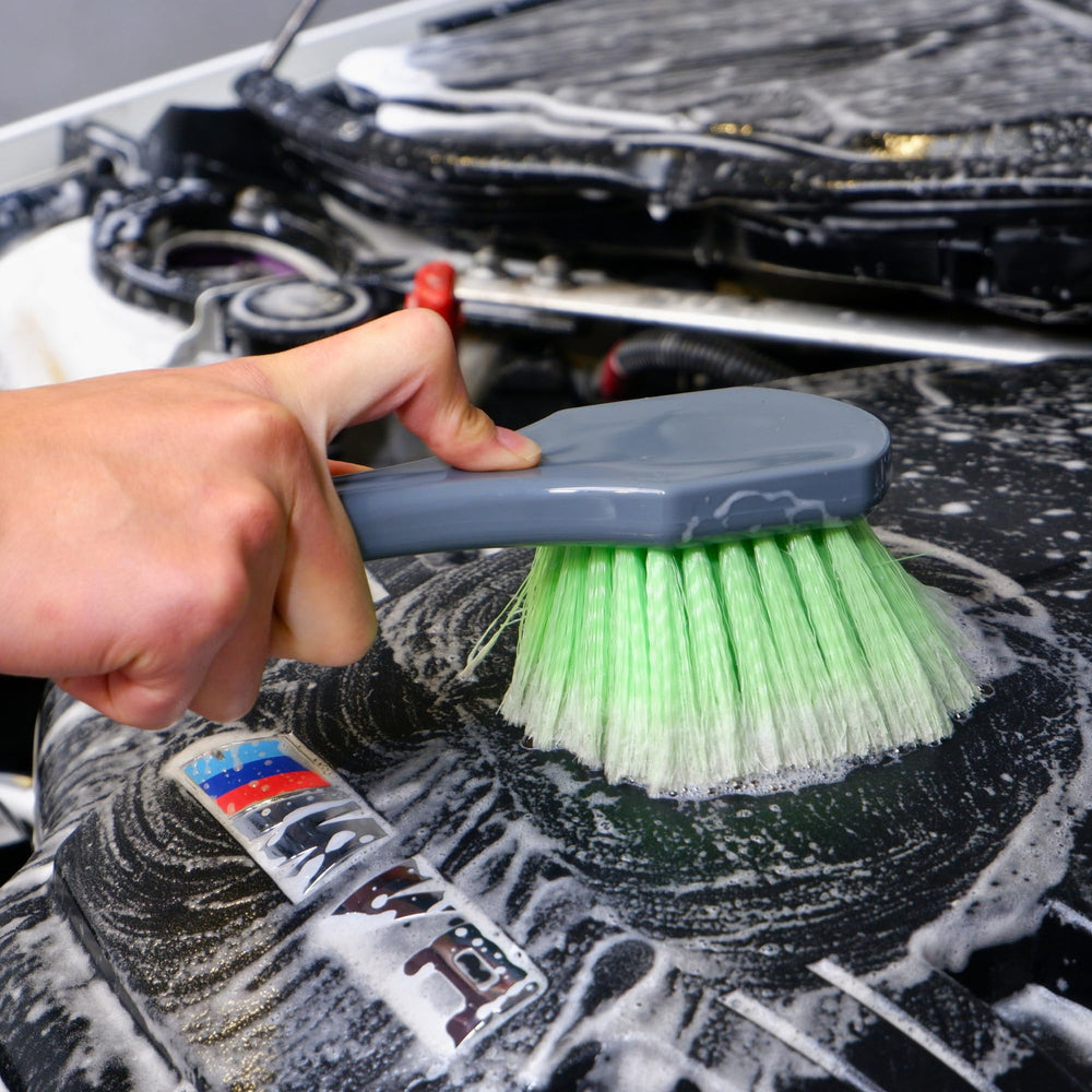 oesee bendable 20-inch brush bent around engine components for reach