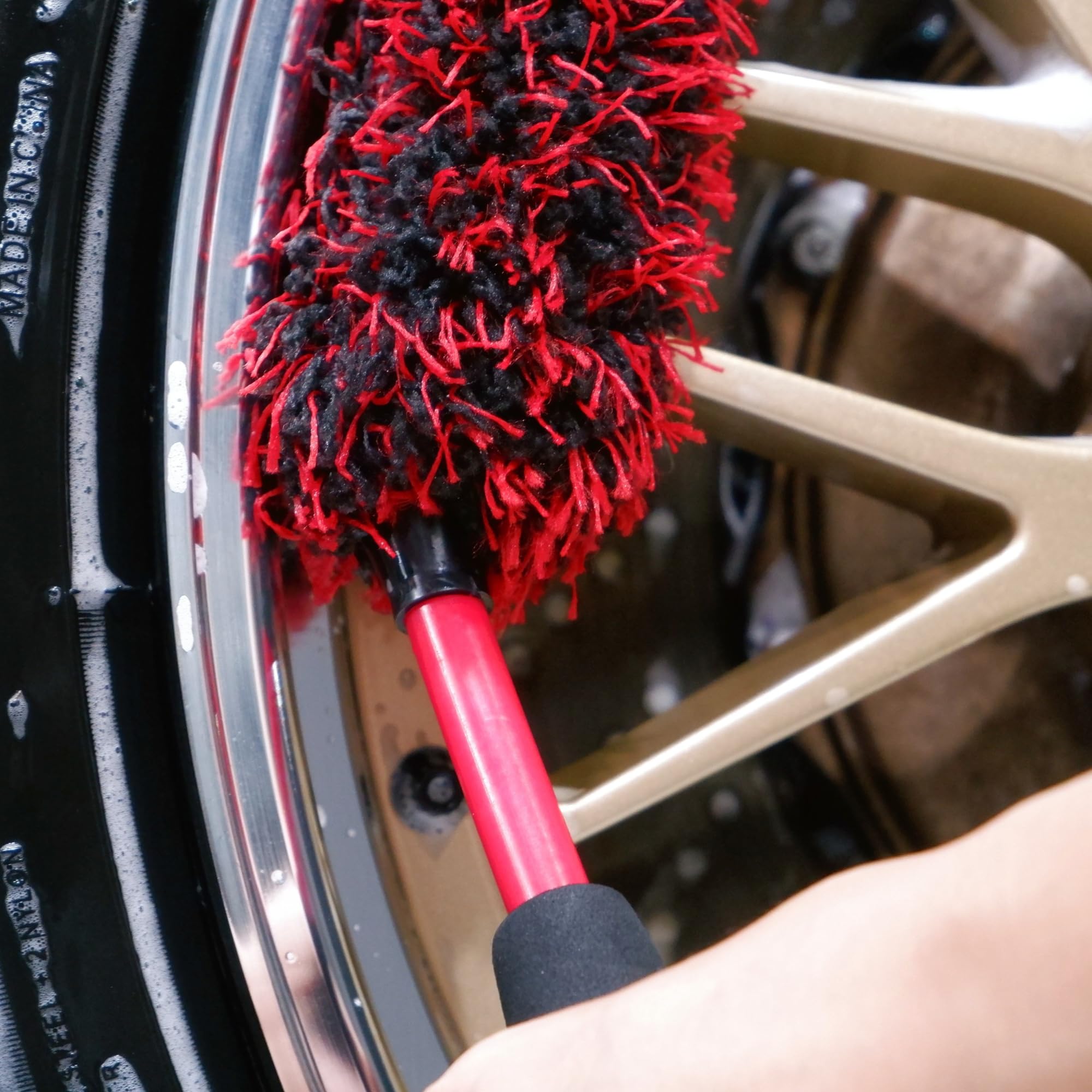 oesee bristle closeup microfiber showing soft dense fibers that protect finishes