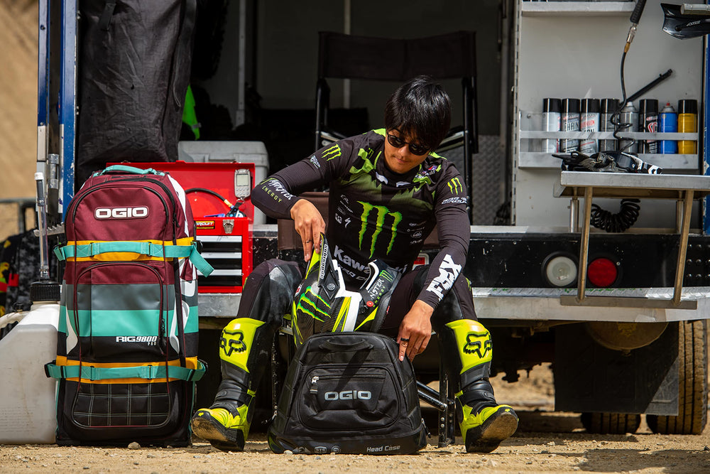 OGIO protected zipper teeth preventing zipper scratches on helmet finish