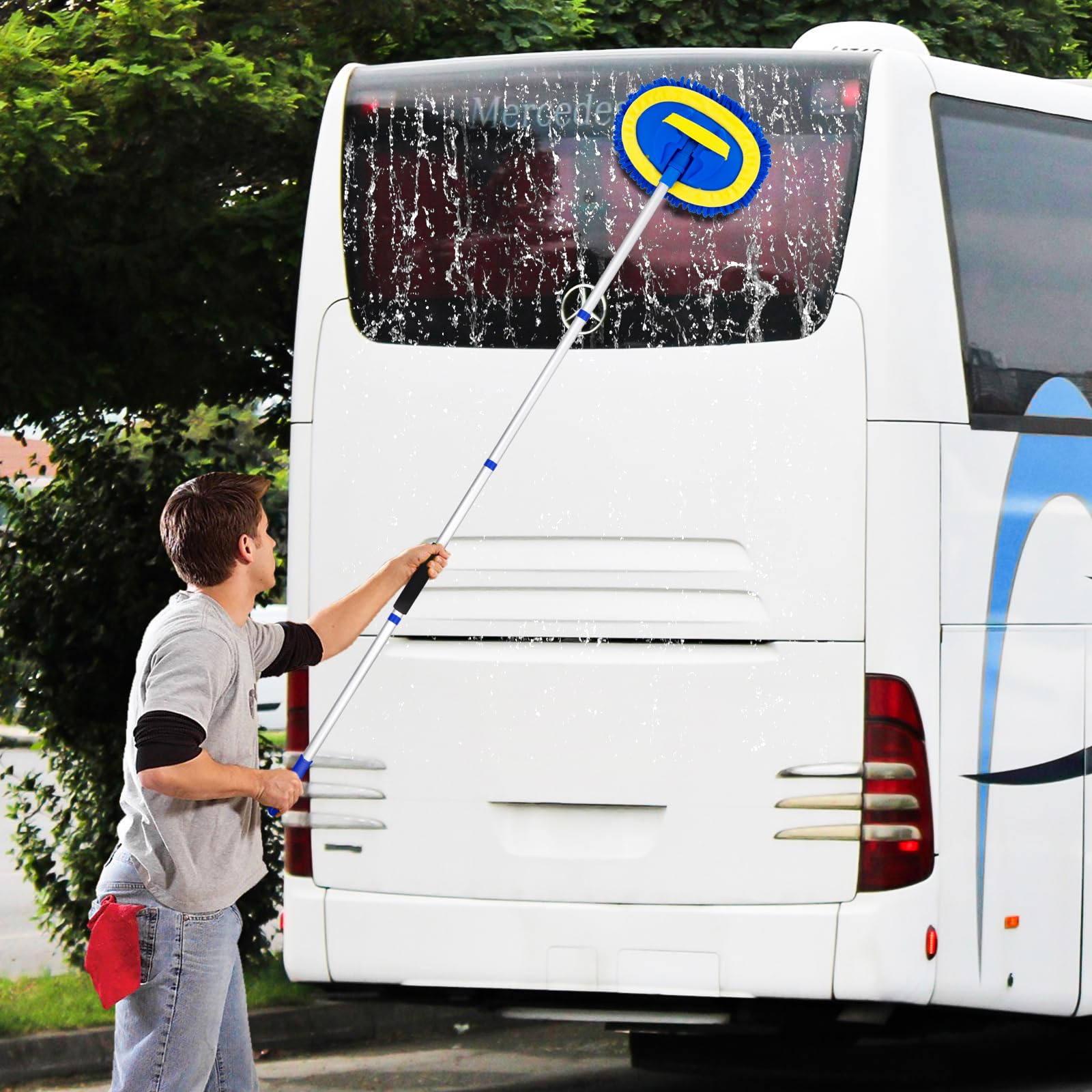 Ordenado in outdoor car-wash scene for efficient vehicle cleaning
