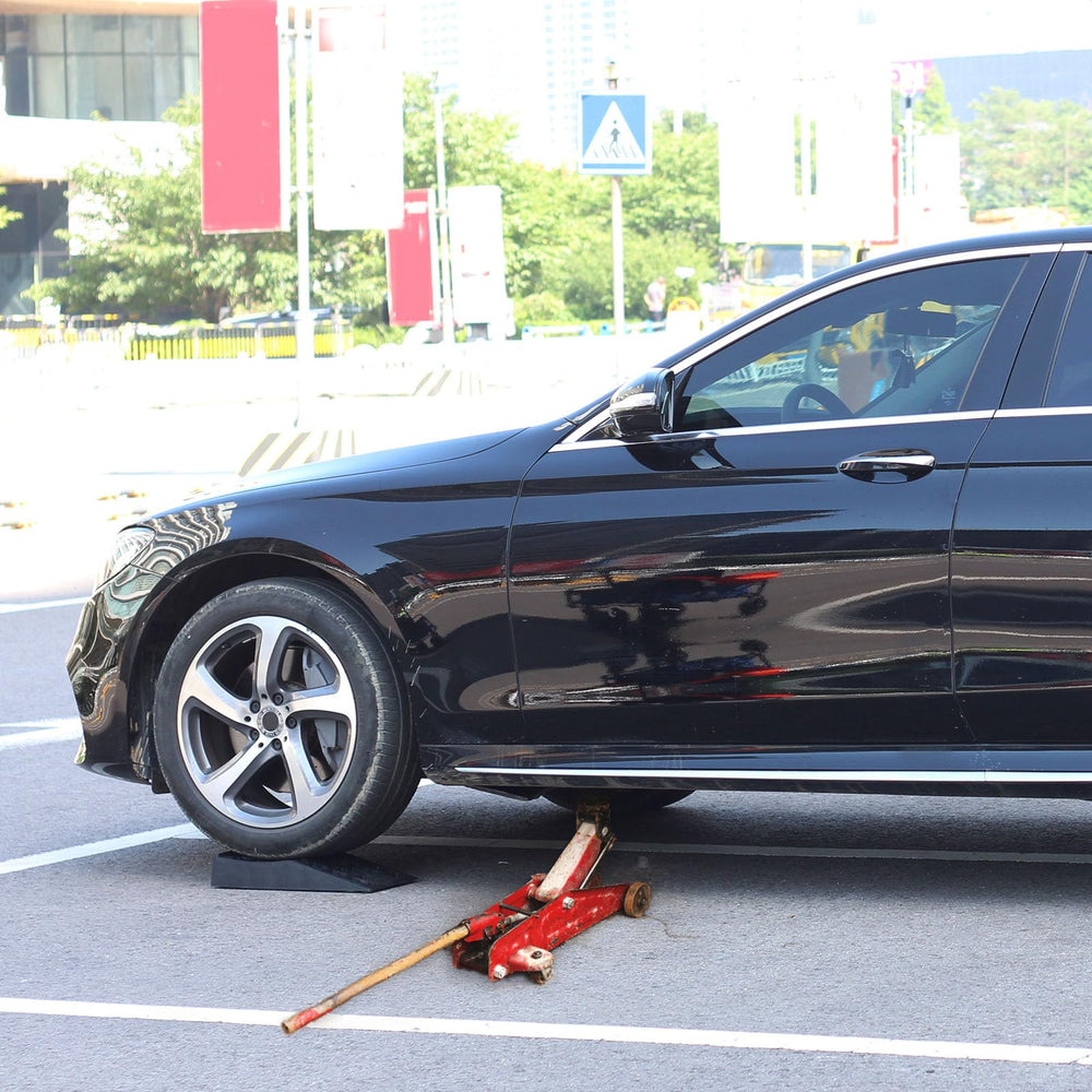 OULEME ramp with hydraulic jack demonstrating added undercarriage clearance