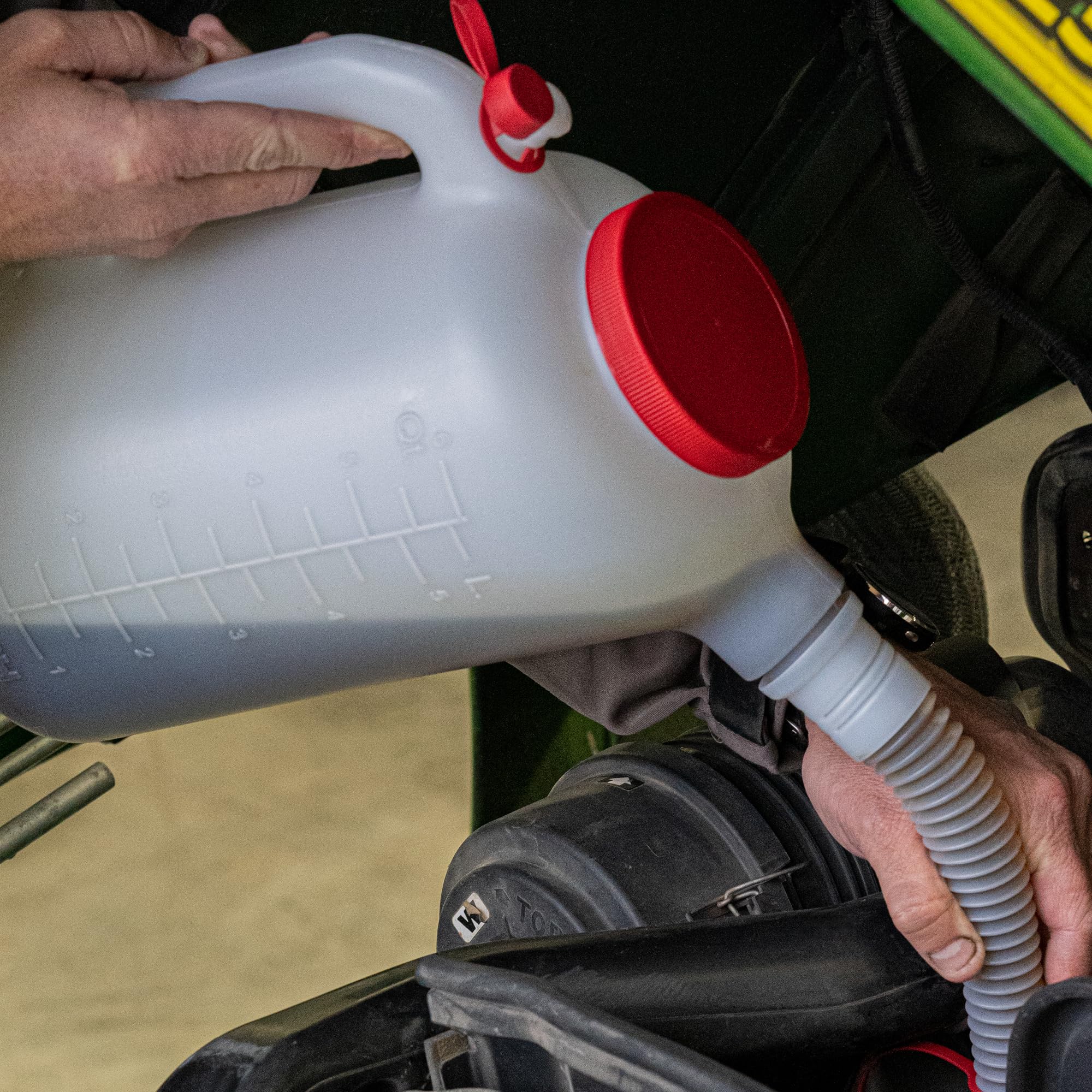 PAK red screw‑on cap and vented closure for leak prevention during storage