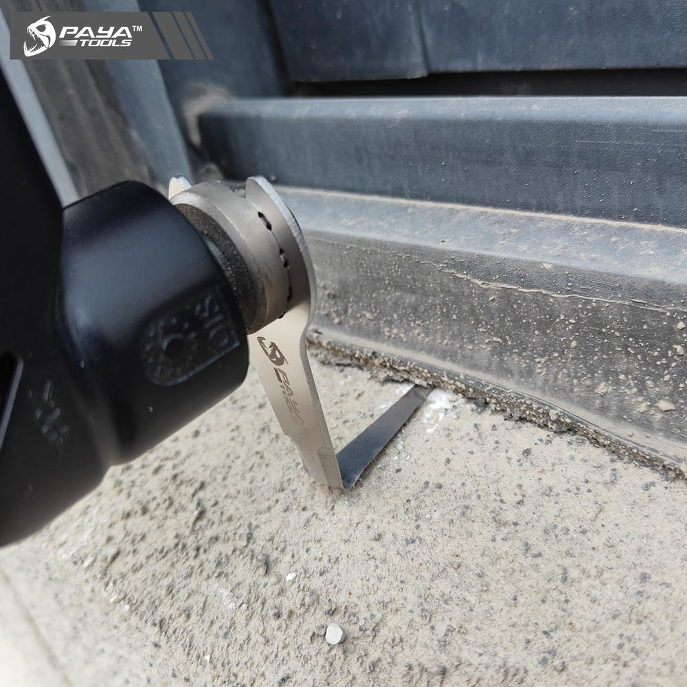 PAYA TOOLS removing windshield urethane showing precise scraping benefit